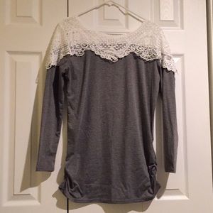 Long sleeve with lace shoulders